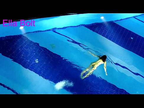 ❤️ Abdi teu tiasa ngeureunkeun nonton, pirang ngora bray ngojay buligir di ELLA bolt Resort kolam renang ☑ porno super di urang